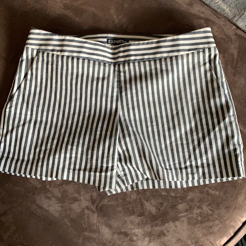 Express striped dress shorts size 2